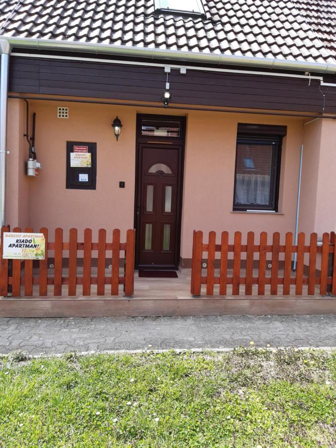 Nárcisz apartman Gyula Zewnętrze zdjęcie