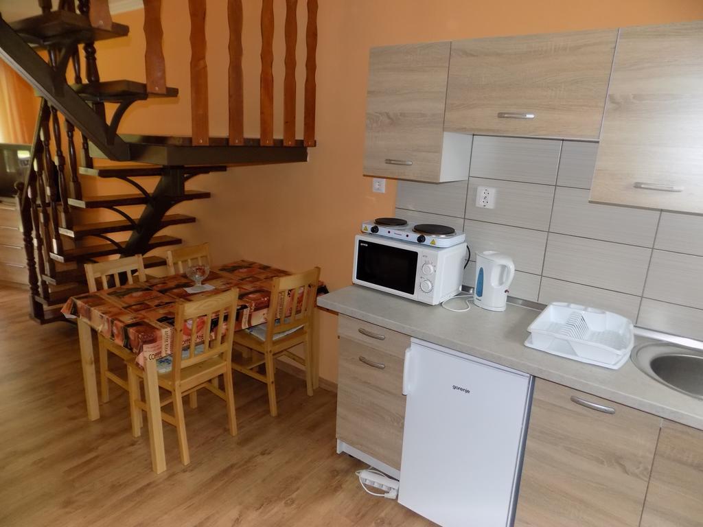Nárcisz apartman Gyula Zewnętrze zdjęcie