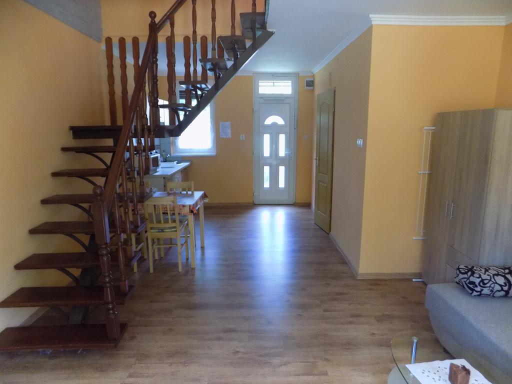Nárcisz apartman Gyula Zewnętrze zdjęcie